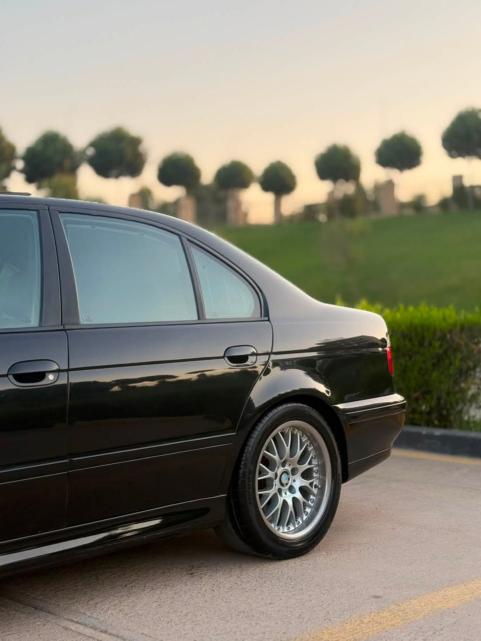 سلام عليكم
للبيع 

Bmw e 39 

موديل 2001

محرك 530i دبل فانوس

لون اسود. داخل اسود .

كشنات سياحية جلد و تدفيئة.

داخل ساج..فتحة..

5 بردة..حساس امامي و خلفي.

لايت زينون ..

تاير و ويل جديد..

ويل غزال بلادي تو سايز..

شاشة بيلادية..ستيرن m..سيدي بوكس..

.6 قطعة مصبوخة  اوروبا.

دخول جديد رقم سليمانية اوصولي  و بسمي .سنوية جديدة لحد 2029..

السعر 138$ 

دعامية للدعامية ب شرط...

مكان سليمانية قريب ماجدي مول.

***********
