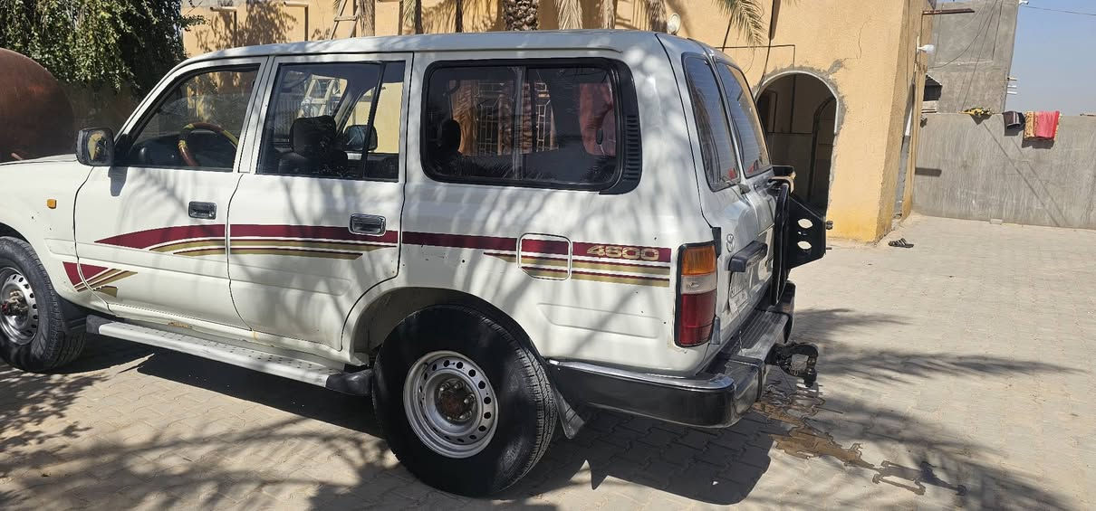 لاندكروز موديل 1992 رقم بغداد السياره مكفوله السعر 75 وبيها مجال الرقم *********** /***********
