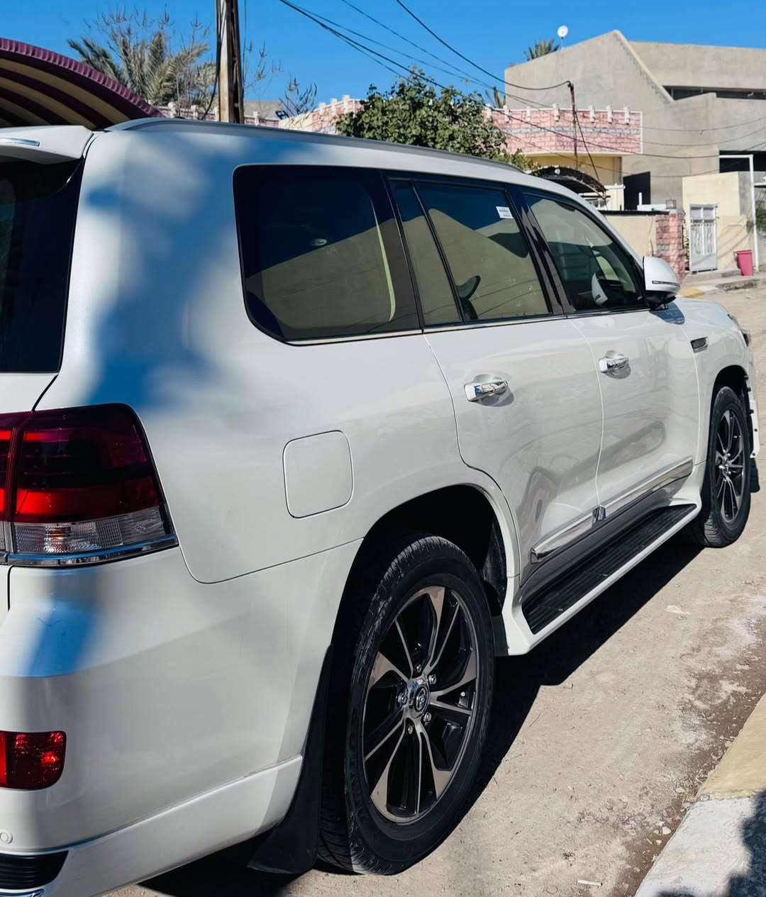 السلام عليكم للبيع لاندكروز 2020 GXR  Grand Turnc بريم اصل 
 مكفوله كفاله عامه من الصبغ والبارد والرصعه  ماشيه 60000km رقم سليمانيه بأسمي هزه وتحويل سنويه 2030 محرك V6 
 السعر 55000$ وبيها مجال للشراي مكان السياره ديالى بعقوبه ***********
***********
