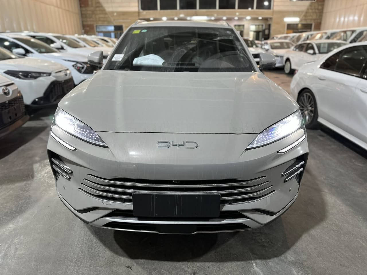 السلام عليكم
سونك بلاص 2025 بلون المميز اسمنتي 

زيروووو 

كل غراضه و شاحنه و كاعيات وكارت كله ويه سياره 

***********
