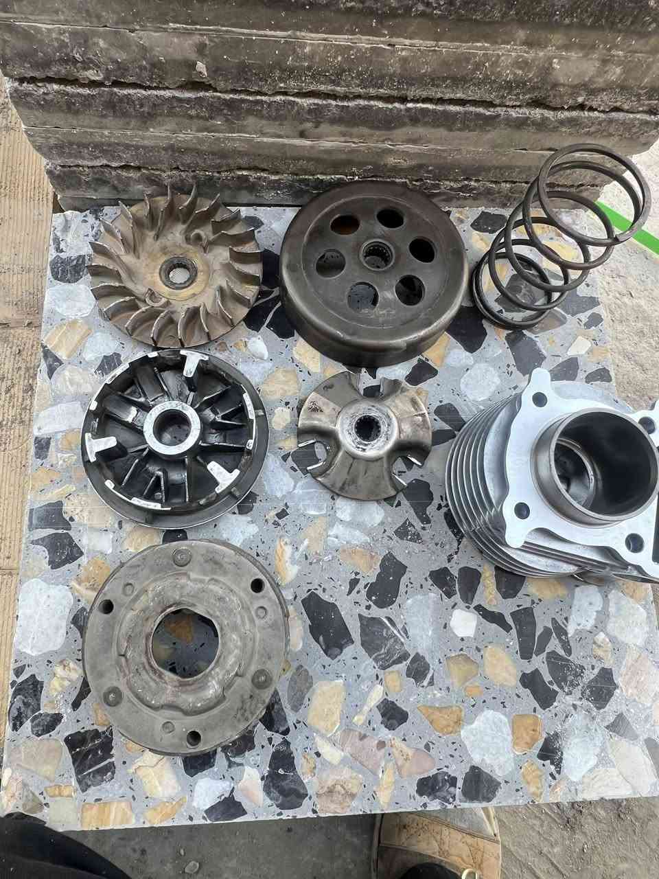 سلام عليكم بوشه بلاد سكنس مامستخدمه وكلجات الأمامي رياضي كلهن 50وبيهن مجال حك الجيه مكاني الامين الثانيه ***********
