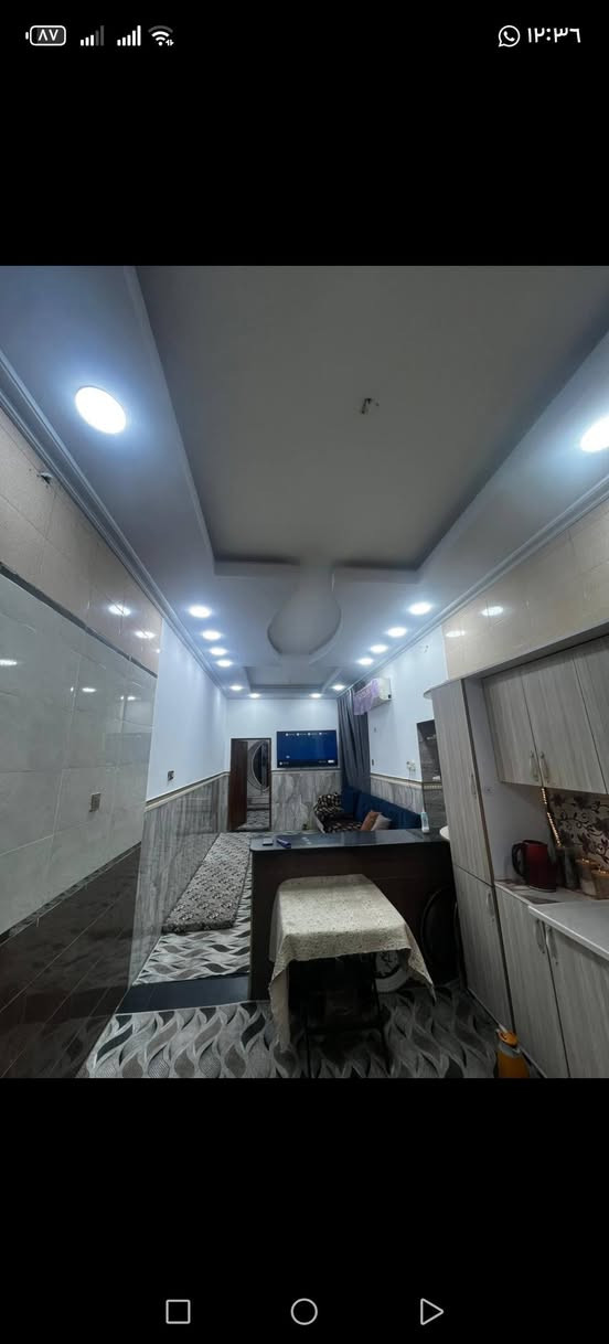 بيت ١٠٠ م للبيع بالمكرمه خلف بناية انس طابق واحد كما موضح بالصور بناء طابوق الأساس والسقف صب البيت نظيف جدا للاستفسار أكثر مراجعة مكتب النجف للعقار مجاور مطعم الخاقاني او الاتصال على الرقم ***********
