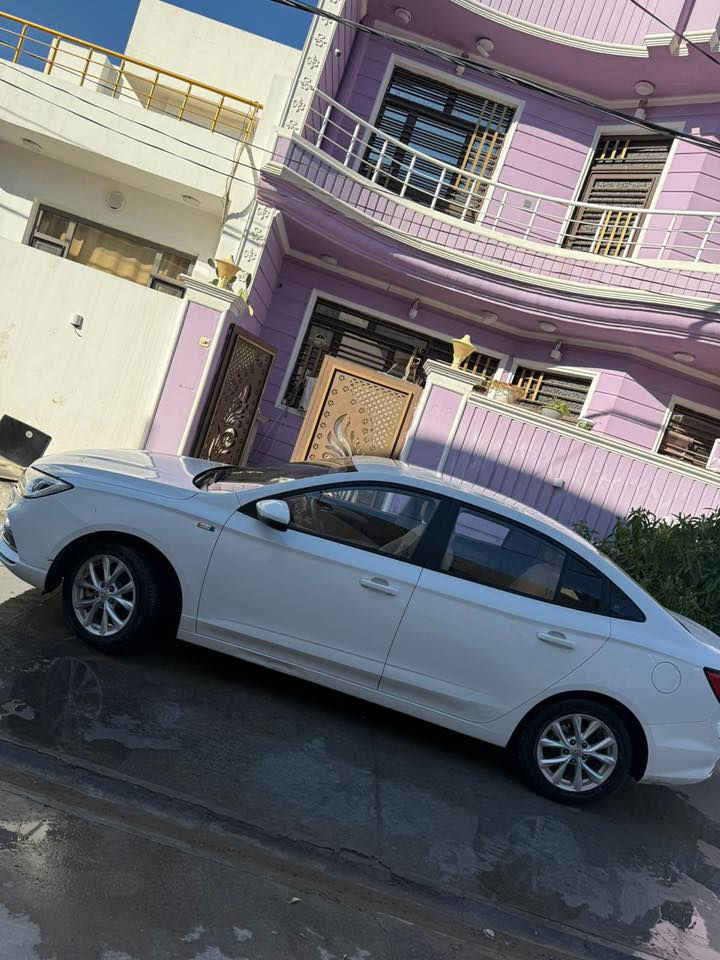 السلام عليكم Mg 5  موديل 2024 
ستندر  ماشيه 24000 
رقم بغداد باسمي تحويل ثاني يوم 
داخل بيجي 
تبريد لمس 
حساس اطار 
مانع انزلاق 
شاشه الكتروني 
ناقل حركي اوتو ماتيك cvt 
مثبت سرعه 
خارج الضمان مع منظومه غاز  
المكان ديالى بعقوبه 
***********
السعر 110
