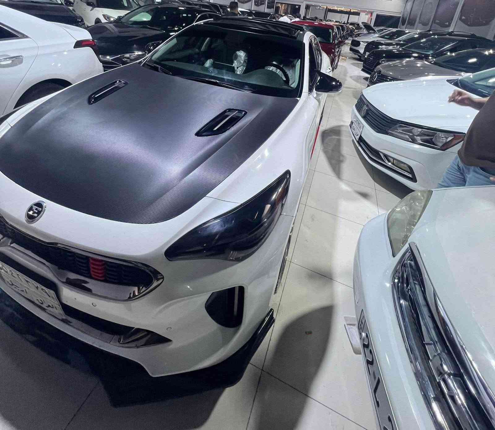 بسم الله الرحمن الرحيم 

السلام عليكم 

للبيع kia stinger gt line  

محرك 20 توربو المرغوب 

مواصفات 

فول فول 

فتحه سلايد 
ليد دشبول متغير 
شاشه carplay 
مقاعد كهربائيه
هواي مواصفات الgt line معروفه تجي اعلى فئه مواصفات بيها 

السياره موديل 2018 

السياره بدون حادث كلين  داخله بدون ايرباك بدون دواخل 

هنا صايرت بيها طخه صغيره بلجاملغ عكس السايق 

سياره ماشيه 73 ميل 
 

عليها ادامه كامله كير محرك اكسل كهربائيات مكفوله من كلشي  وشرط التحويل والوكاله 

مكان السياره كركوك 

📞📞 ‭***********‬

‭+964 773 832 7771‬
***********

السعر 150 وبي مجال كركوك, العراق
