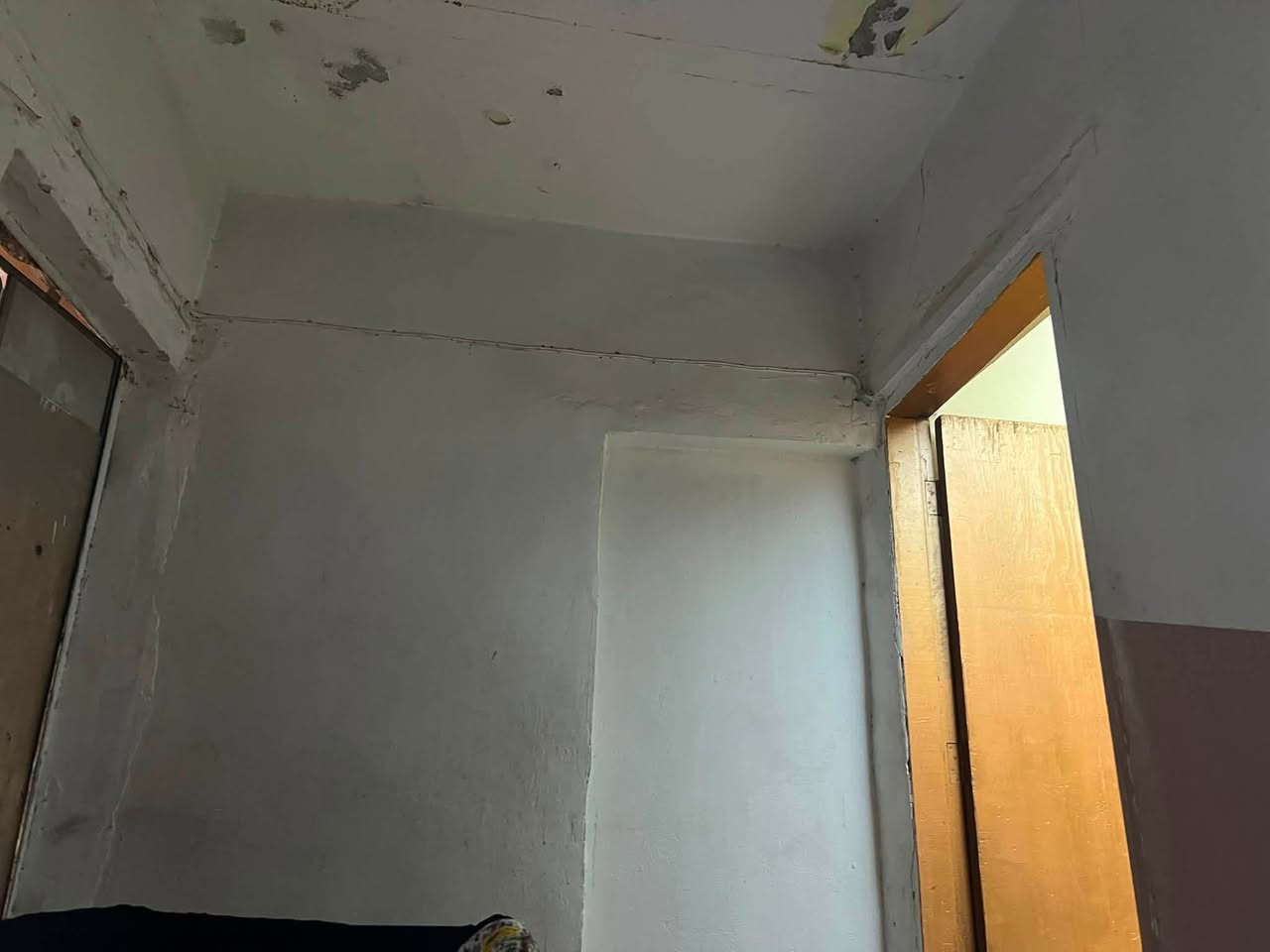 السلام عليكم
نصف قطعه شرك لبيع
مدينه الصدر قطاع 44 
قريبه عل شارع الجوادر 
طابق ونص نضيفه 
عاليه من الشارع 
لاستفسار خاص او عل رقم 
***********

