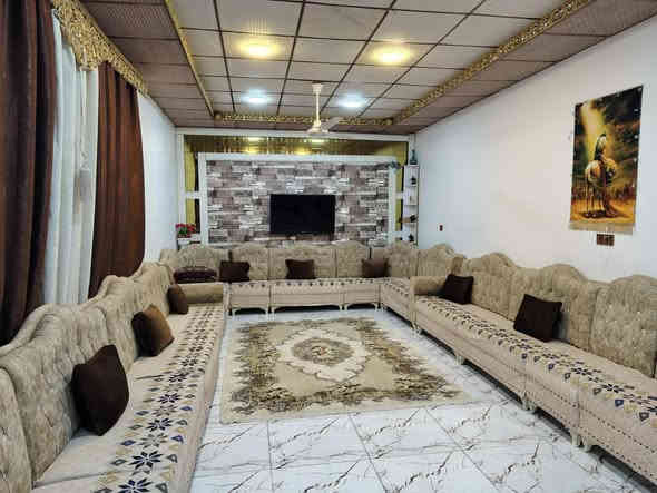 سلام عليكم بيت للبيع مساحه 268 ،
الموقع ديوانيه حي الزهراء شارع 20 شارع المشتل ،
البيت يتكون من ثنين غرف نوم+ غرفه سويت ،صاله
مطبخ حمامات داخل وخارج براني 4في 10 ،كراج كبير مسقف،
للمعلومات اكثر اتصل وتدلل ***********
