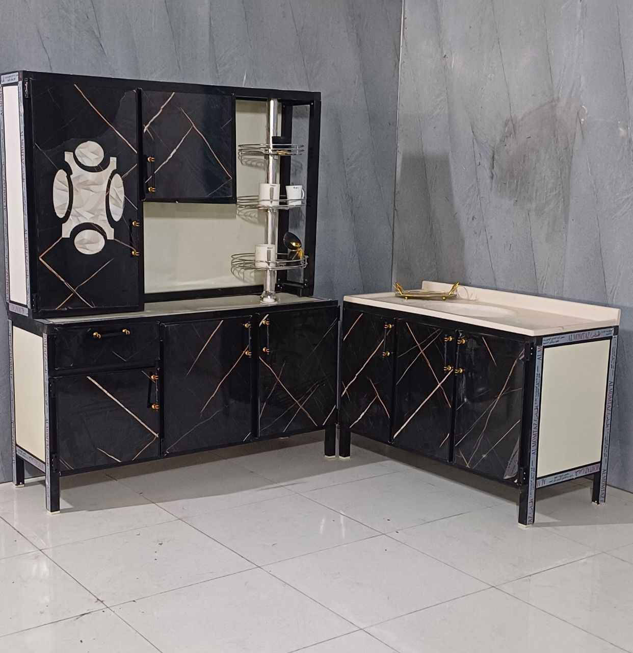 كاونتر. متر ونص 
أبو سلة.  
السنك متر وعشرين
المرمر صناعي بغداد, العراق


**إذا كنت صاحب هذا الإعلان وتريد حذفه لأي سبب، رجاءا أرسل رسالة إلى الدعم الفني**