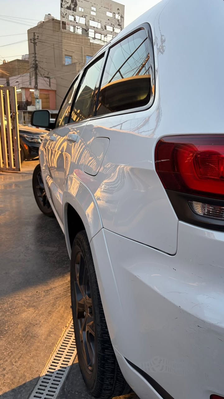 السلام عليكم

‏JEEP GRAND CHEROKEE 2019 S

جيب فئة:    S

موديل:    2019

مكينة:     V6 3.6

خليجي مكفولة من الشخط رقم بغداد ✅

المواصفــات 

بانورامـــا

رادار جانبـي نقطة عميـاء رادار خلفـي

كشنات جلد 

ستيرن هيتـر + كهرباء

نظام توقف اوتـو ستوب

حساسـات امامي خلفي

صندوك كهربائـي

سماعات سستم صـوت

بصمة و تشغيل عن بعـد

كيج الكترونـي

نظام متعدد اوتو للطرق

مري قلاب وشفط

العنوان بغداد البنوك شارع المشاتل

للاستفسار:***********

اتصال او واتساب
