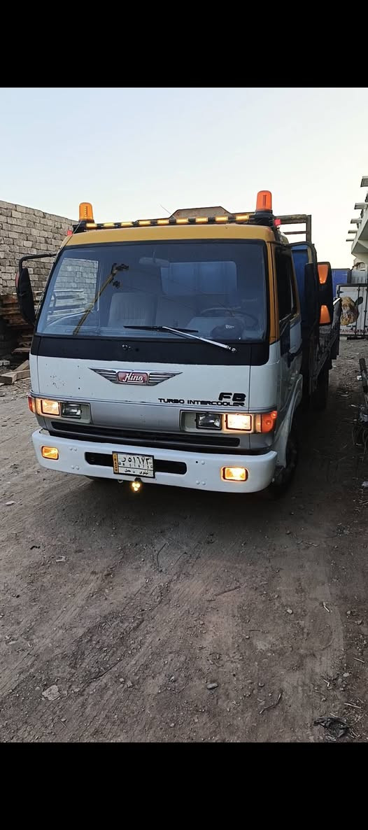 السلام عليكم 
هينو للبيع 
موديل 95
مكينة 4 سوبر 
سيارة ما بيه صبغ
رقم نينوى الماني مشروع وطني 
شرط التحويل 
الطول 5 متر 
العرض 2متر 
للستفسار ***********
