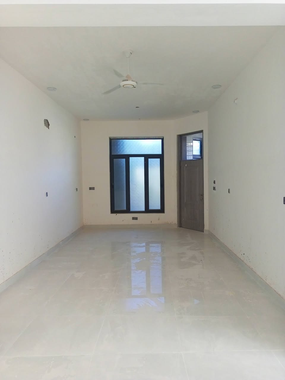 🏠✨ للإيجار – بيت  200م ✨🏠

📍 المواصفات:
كراج كلش كبير

🛋️ استقبال مرتب
🏢 صالة 
🛏️ غرفة نوم عدد 2
🚿 مجموعة صحيات متكاملة
🍽️ مطبخ جاهز
🌤️ 
💼 

الموقع:  ام الخيل الثانية بناء حديث خلف سويت لاند 

📞 للاستفسار: ***********
