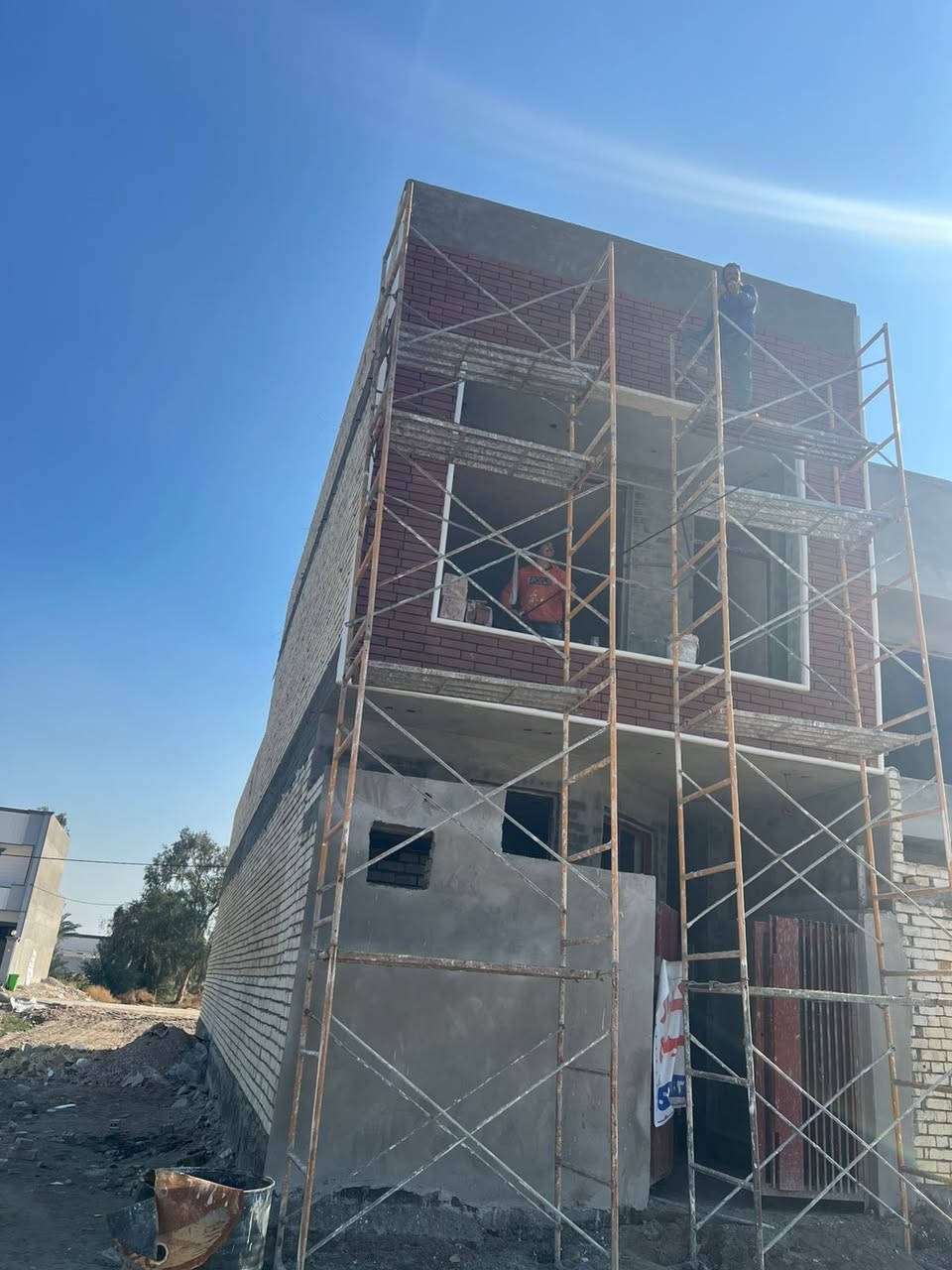 🏡/ دار للبيع المساحة ١٠٠ م طابو زراعي سند ٢٥ تحويل مباشر

                   الواجهة ٥ م / النزال ٢٠ م

🧱/ بناء قيد الإنشاء حديث درجة اولى 

         ( استلام مباشر عند التكملة )

الطابق الأول/ مطبخ . هول . استقبال . غرفة نوم . مجمع صحيات 

الطابق الثاني/ غرفة نوم . هول . 

🌏الموقع / بداية ابي غرق قرب محطة النوار خلف مفروشات الجنابي قريب جداً من شارع كربلاء 

للاستفسار اكثر مراسلة الصفحة او مراجعة مكتب 

بشار للعقار والمقاولات بداية شارع الحسينية من جهة شارع ٦٠ 

***********          ***********
