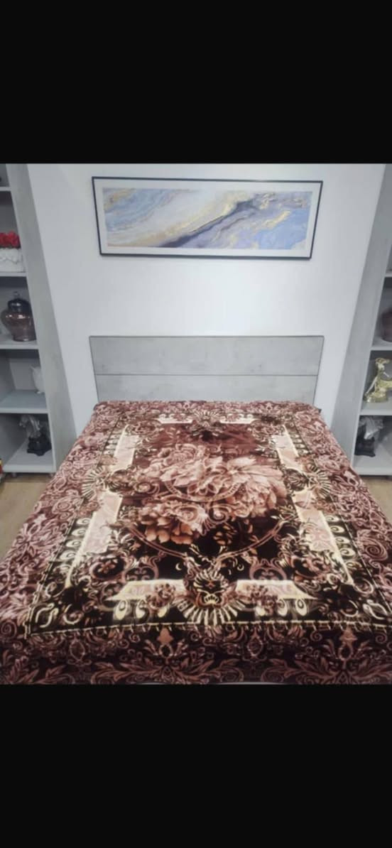 السلام عليكم  توفر لدينا بطانيات جيكلاس نفرين متوفر جميع الألوان الوزن 5 ونص كيلو  لل تواصل عبر الأرقام  الاسيا *********** الكورك ***********
