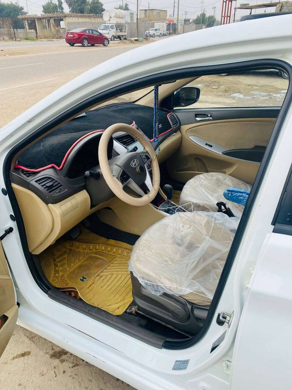 اكسنت موديل 2015 سياره برغي ماعيزه
فول 1/1 بيه فقط بارد والباقي كفاله عامه رقم بغداد بسمي 
سعر 107 وبيه مجال بصيط سنويه شهر 8 
*********** مكاني النجف
