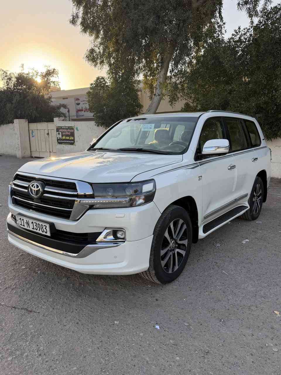 سلام عليكم
لاندي كروز موديل ٢٠١٧ مكفوله  بيهه شبر بل بنيد صبع فقط  كامل مواصفات مكينه 8 سلندر فتحه تحكمات ستيرن شاشات ٣ ماشيا (١١٧ ) كشنات كهربلاء كأمره خلفيه رقم بغداد نكليزي جاهزه اي نقص ما بيهه سعر (٤٤٥$) مكاني بغداد 
موبايل ***********
