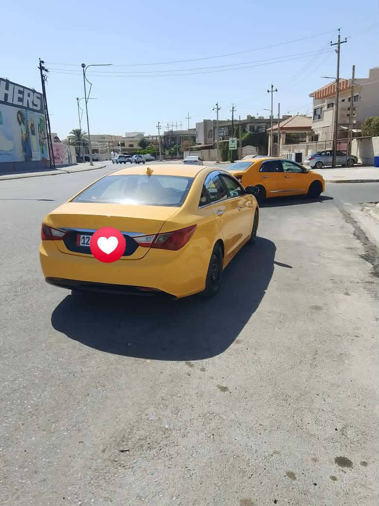 السلام عليكم سوناتاللبيع موديل 2011خليجي محرك 2400دوش المرغوب السيارة وارد خليجي ضرر السيارة جاملغ وبنيد رقم السيارة نينوى الماني أليف(الدولي)) السيارة جاهزة صدر محرك كير تخم تاير كلة شرط السيارة تاخذه ما تحط عليه ربع السيارة جاهزة من كلو نواحيه
مواصفات السيارة:
1- حساسات خلفية
2- تبريد قطعتين
 3-دوشمة ارضية جلد
4- تحكمات ستيرن
5- شاشة وكامرة خلفية
 6- مري شفط 
7-واشاير بل مري
8- نضام ايكو 
9-مثبت سرعة  
سعر السيارة /97
الاستفسار على الرقم /***********
