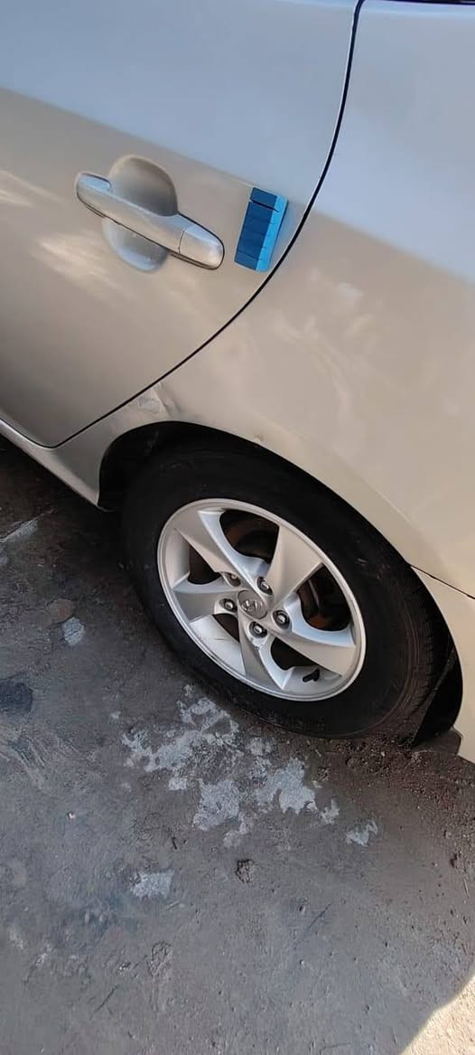 السلام عليكم ادوات ادوات ادوات النترا افانتي 2010 دخول جديد وجديدة ليزرية تحكم ستيرن جهتين ستيرن كهرباء سيدي السبارة بلادية شغل درجى اولى للبيع السعر 41 وبيه مجال 
***********
