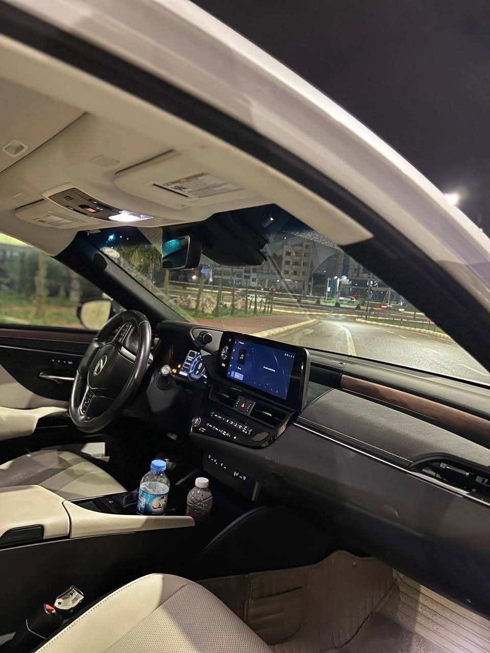 سلاوی خواتان لێبێت لێکزز 2024 بۆ فرۆشتن سەیارەکە ٤ بستۆنە مەکینەی کامریە حەجمی es250 سەیارەکە تا بلێی جوانە فول فول مواسەفاتە بەس داتاشۆ نیە  ٣٣ هەزار کیلۆمەتر ڕۆشتوە ؛ بەس  بۆنیدی گۆراوە  بە بیلاد بەس دەعامی پێشەوەی بۆیاخە سەیارەکە تا بلێی جوانەو مالی دۆستە  (سعری 285 معامەلە)ژمارە موبایل ***********.     *********** السليمانية, العراق
