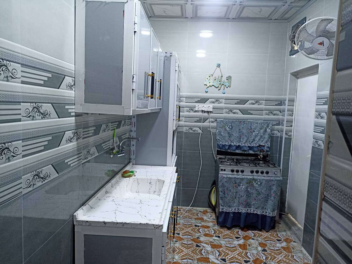 بيت بل سديناويه قرب المستوصف زراعي المساحه 120 السعر 45 الخدمات تبليط وكهرباء وماء ومجاري البناء ابلوك ***********
