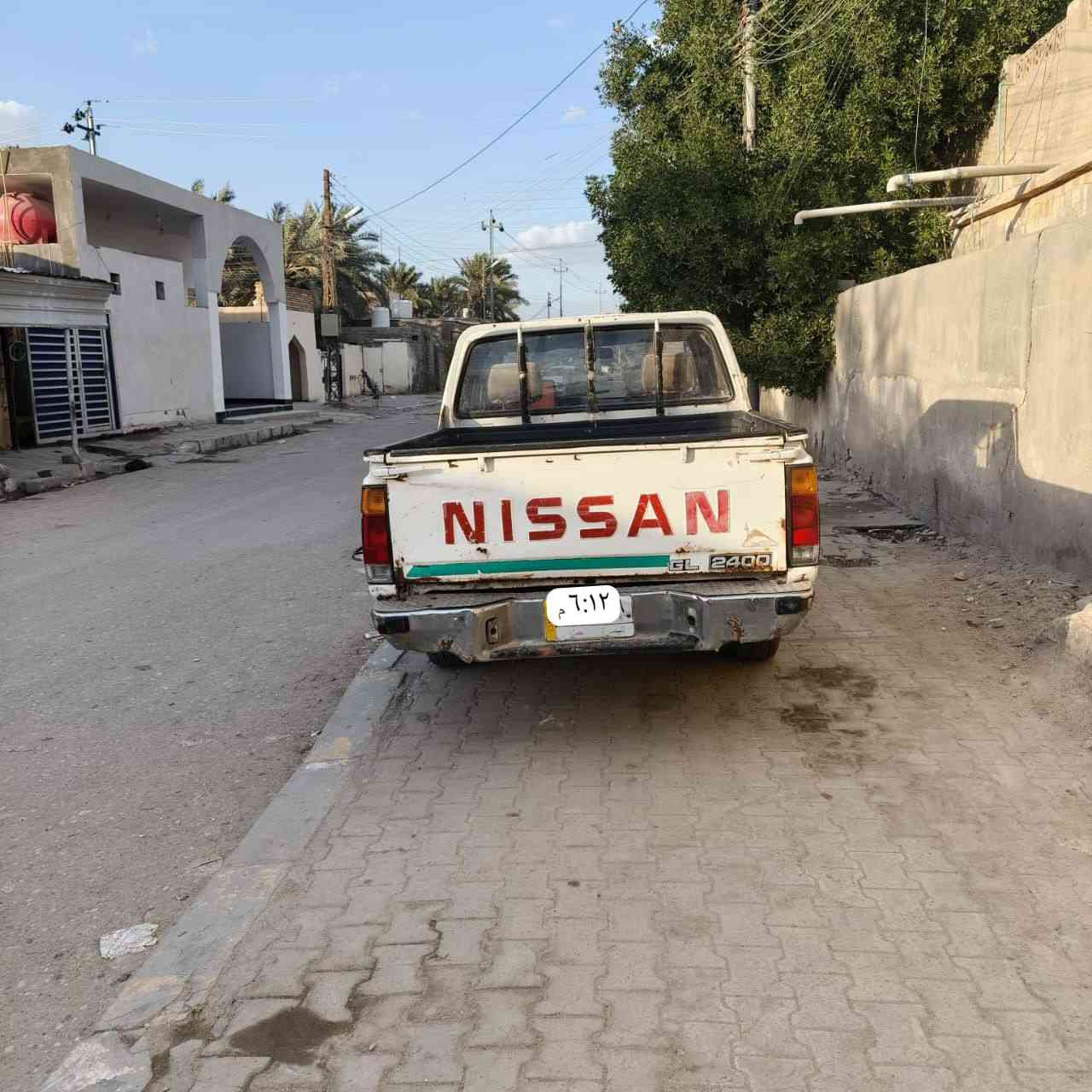 السلام عليكم بيكم نيسان موديل 92  سياره حلوه وناعمه محرك ونجي تخم تاير جديد  السعر 25   العنوان البصره القرنه هاتف ***********

