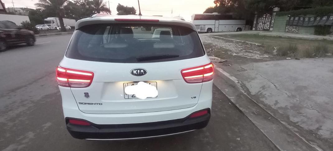 السلام عليكم سورنتو موديل 2017 خليجي 
السيارة كفالة عامة من كلشي من صبغ و بارد والشخط و التكحيل السيارة على ايدي 
الكير والمكينة على وضع شركة كفالة عامة 
موصفاتهة نص فول 
بصمة
جنطة كهرباء 
بردات خلفية 
سبعة راكب 
كشنات جلد و كهرباء 
ثلاث قطع تبريد 
ثلاث وضعيات قيادة 
حساس امامي وخلفي 
تحكم ستيرن جهتين 
محرك 6 سلندر 
ماشية 97
انارة ترحيب داخلية وخارجية 
بصمة ابواب 
رقم السيارة بغداد الدولي با اسمي 
مكاني بغداد 
السعر 235 
***********
