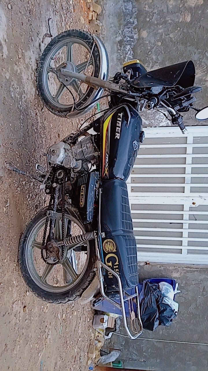 دراجة إيرانية 5 گير تشتغل سلف و اوراق اصولية كاملة مدفوعة كمرك كهربائيات كاملة سليمة ب400 ناقصها شوية ترتيب الف وبيه مجال للشراي مكاني بغداد حي الجهاد رقم تواصل ***********
