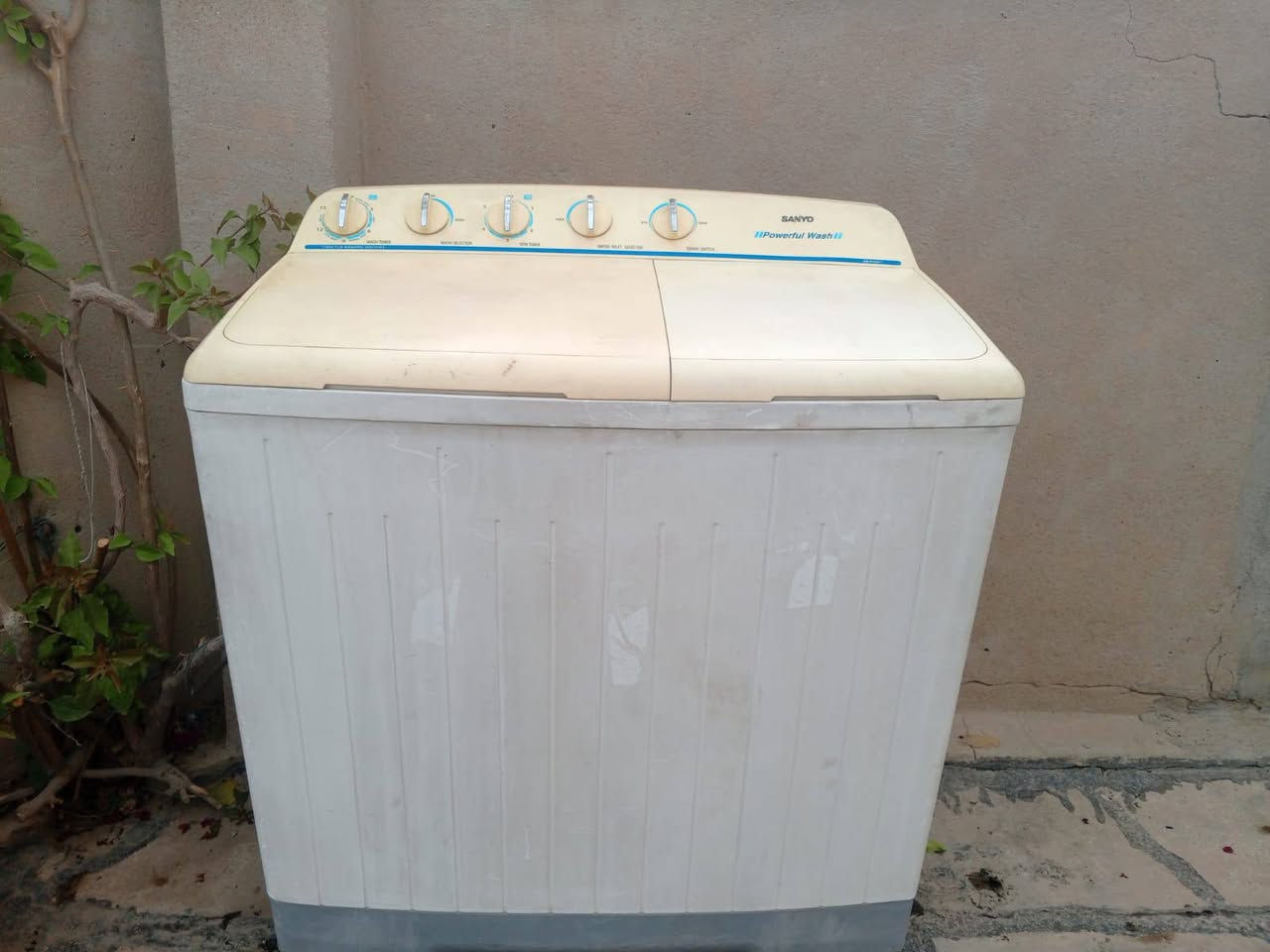 ب90 الف وبيها مجال
غساله بلاديه مداخله تصليح
صناعه ياباني كفرها كلش قوي


**إذا كنت صاحب هذا الإعلان وتريد حذفه لأي سبب، رجاءا أرسل رسالة إلى الدعم الفني**