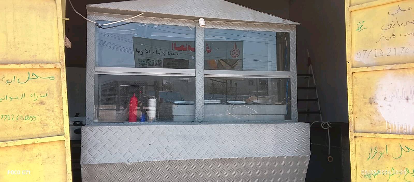 استثمارية ممتازة مطعم اكلات سريعة جاهز من كل اللوازم . ثرامة لحم وفلافل كهربائية الحجم الكبير مع قلاية فلافل وسمبوسة مع قلاية فنكر مع طباخة هبمركر مع جام خانة بالهدارة وملحقاتها مع ثلاجة عارضة مع سنگ غسل تانكي مياه شرب مع كافة الاواني والمعدات ا)
العنوان التنومة / طريق گردلان الشارع العام قرب خطوة علي بن الحسين عليه السلام مجاور علوة العامري لبيع الحديد