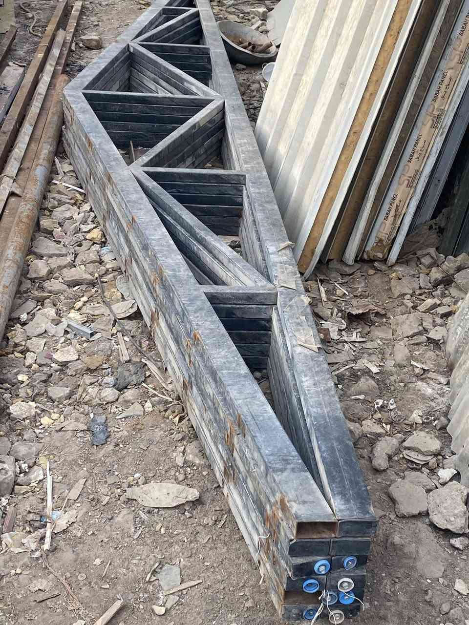 سلام عليكم جسور للبيع طول سته متر 6 قطع مكان بغداد  كلش ثقيل سمك مليمين للاستفسار ***********
