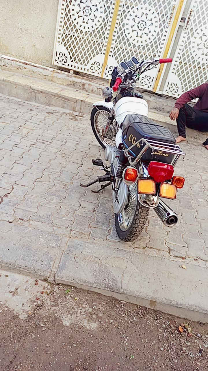 السلام عليكم دراجه ايراني خير من الله مكينه ما متعوبه معدل وشلعه كهربائيات كله شغاله نص هندر تشتغل سعر 550 وبيه مجال قليل حك الجيه مكان بغداد لسكان واتساب***********
