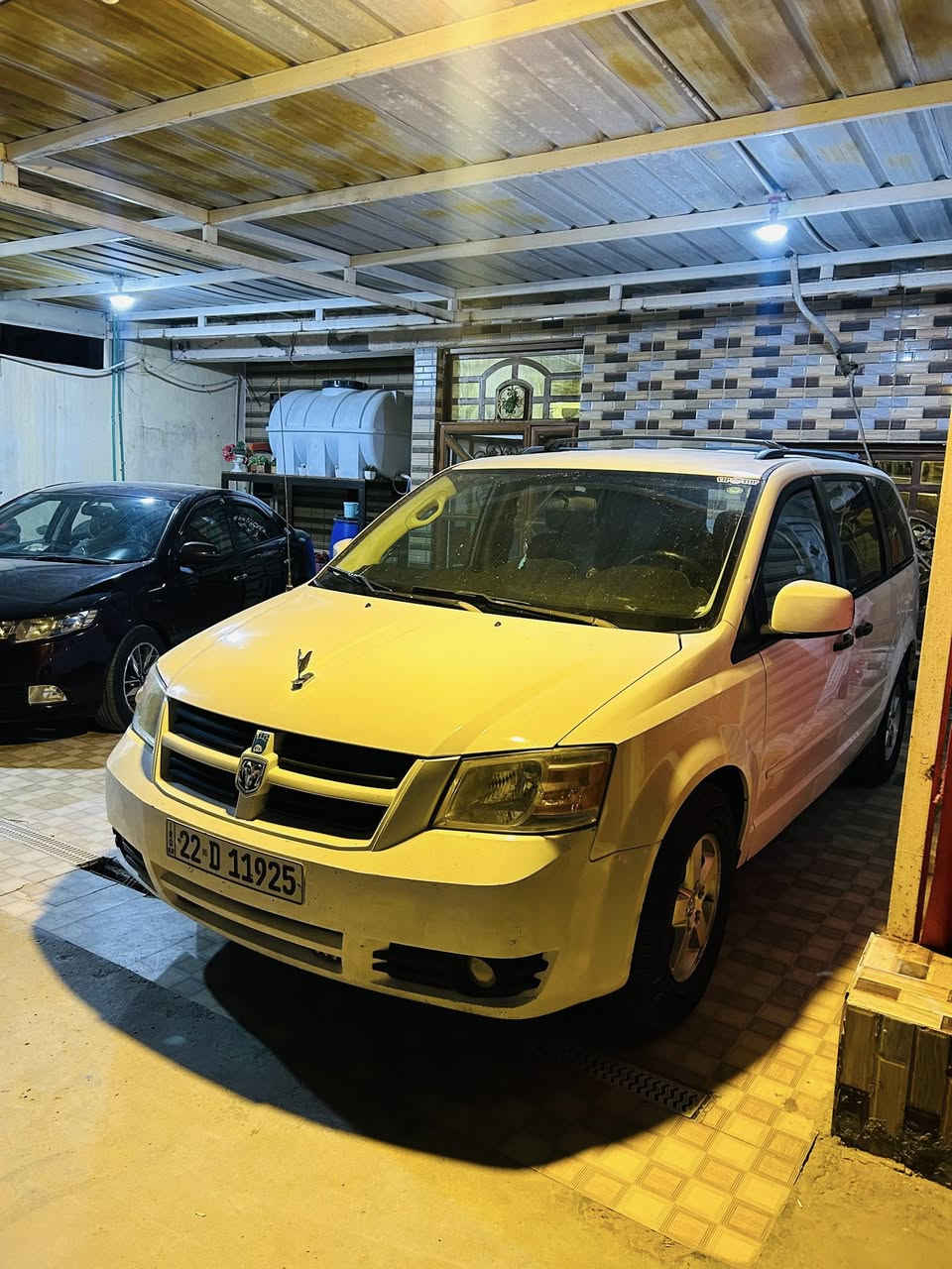 السلام عليكم دوج كرفان للبيع موديل 2008رقم أربيل الدولي بسم واحد بل بصره بيها باب صبغ فقط كير مكينه حداديه تبريد كله شغال وجديد تبريد 3قطع المكان البصره السعر 97وبيها مجال الاستفسار ***********
