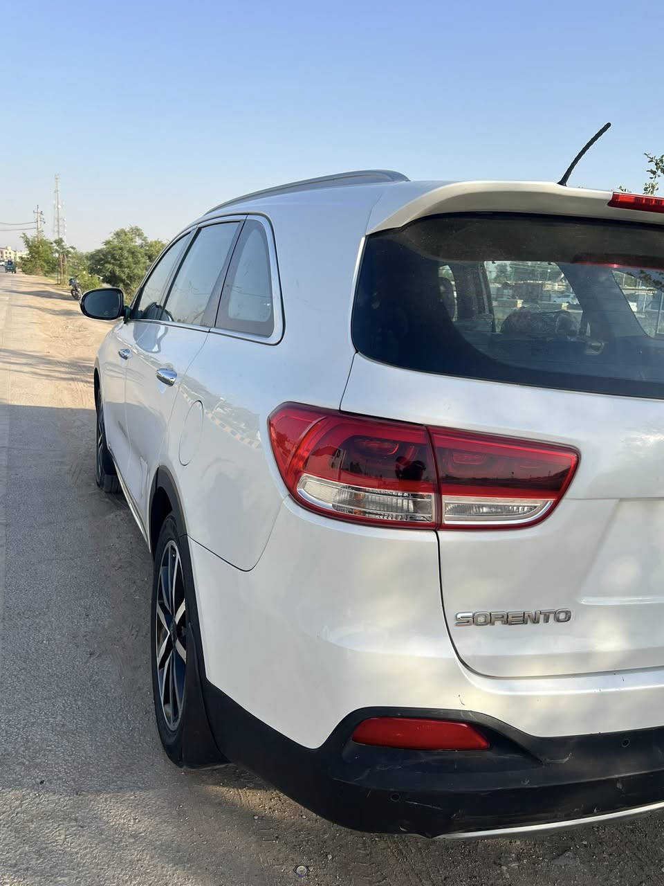 السلام عليكم 

سورنتو 2016 خليجي رقم بغداد 

(صبغ الجنطه وشويه من الجاملغ الخلفي ملاون بدون دواخل ع فحص)
سعرها 180 وبيها مجال 

مكاني بابل ***********

مواصفات السيارة معروفه 
ماشيه : 145  Km 
محرك 6 سلندر 
بصمه
شواحن USB
شاشه صغره بلاديه لمس 
كشنات جلد 
7 راكب
نظام car play& Android
حساس امامي خلفي 
نظام اوتو هولد
فورويل AWD
3قطع تبريد
لد امامي مع تشغيل
كروس سرعة
ويل كب كروم
بصمه تشغيل وابواب 
مري شفط واشاره بالمري 
كاميرا دواره
بردات بلاديه 
جنطه كهرباء 
فول تحكم استرن 
اربع انظمه قياده  Sport  ،eco , smart
