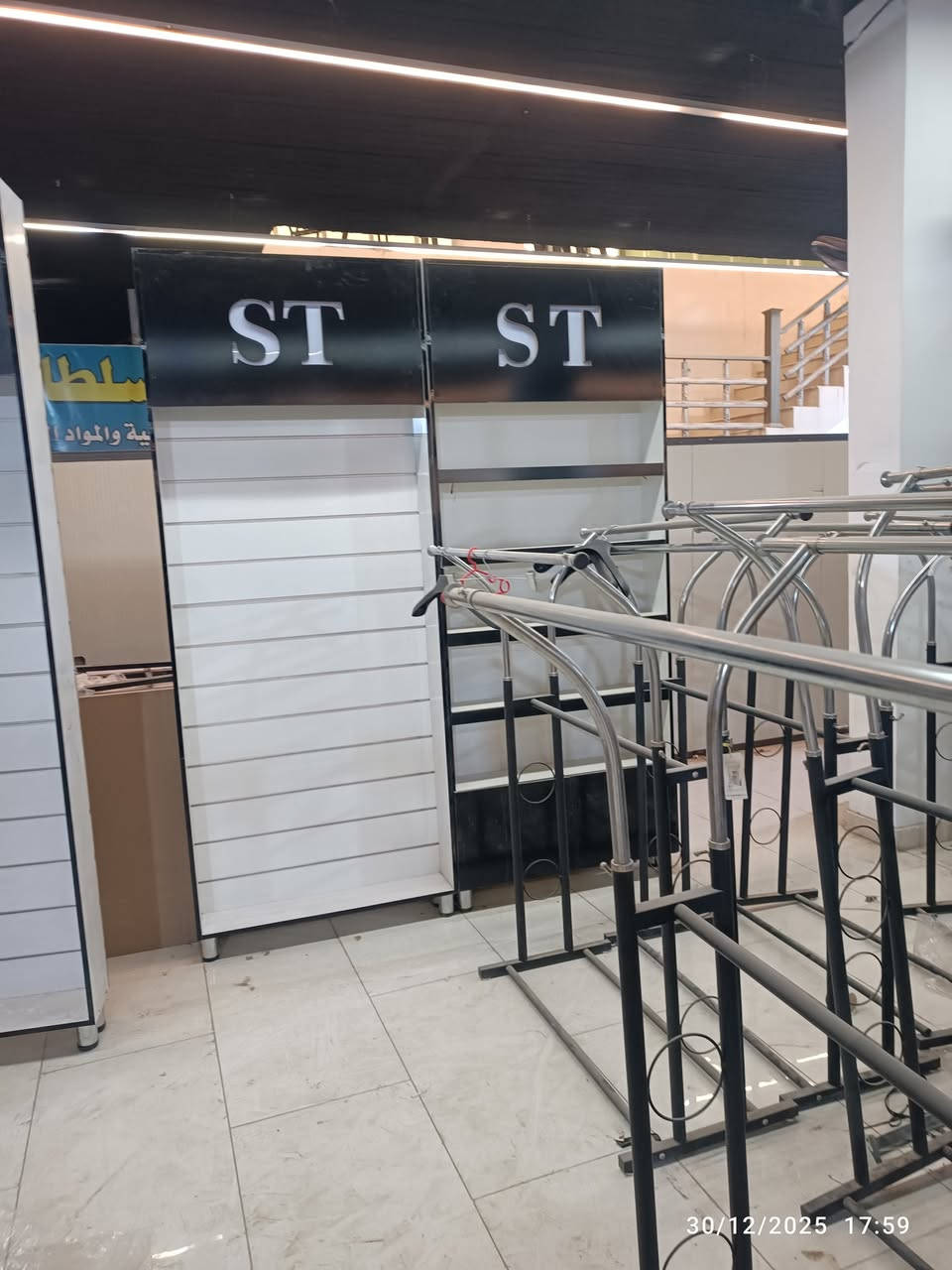 للبيع استاندات وباترينات 
ملكانات 
مكاني بابل 
***********
