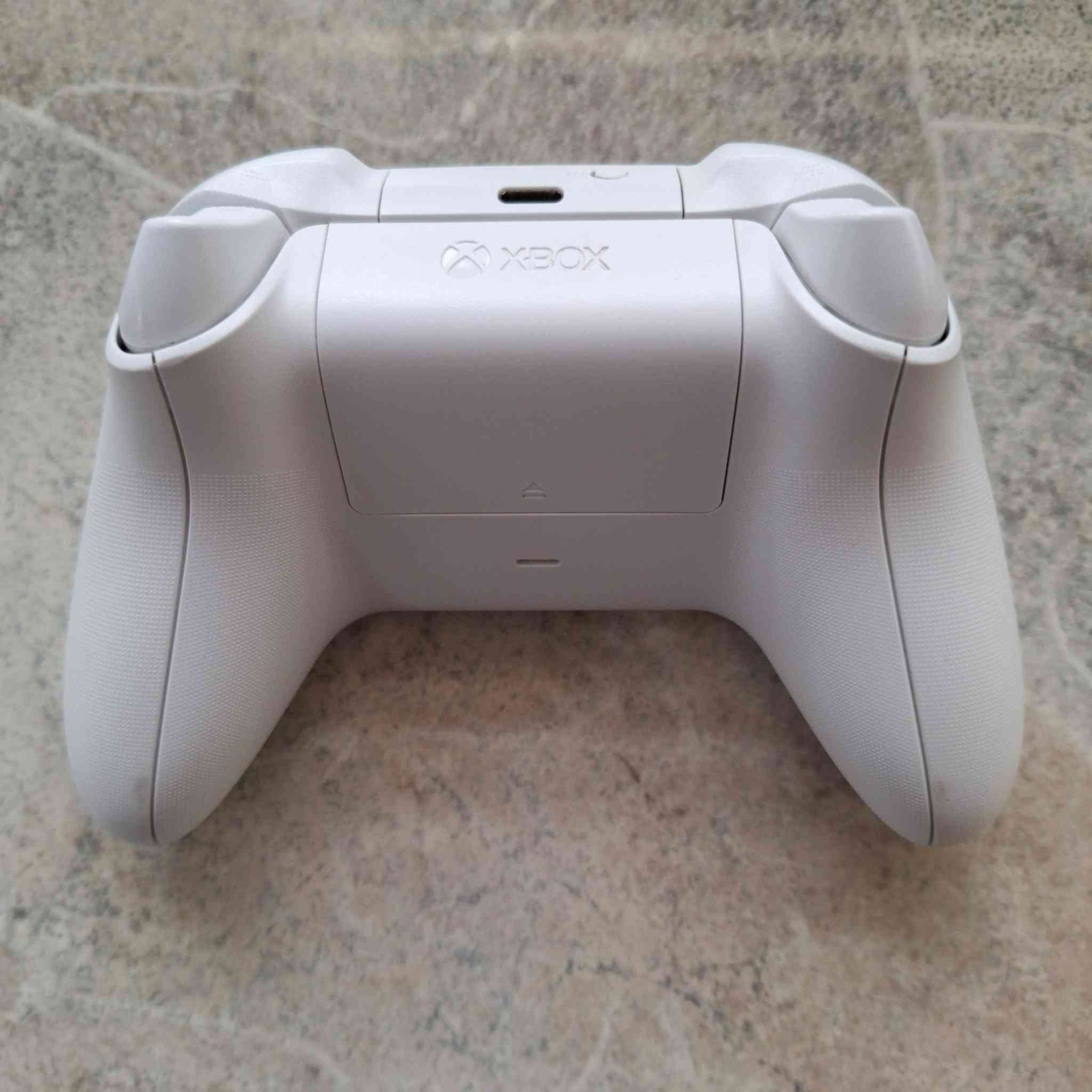 Xbox serious s  للبيع مع ملحقات كاملة +UPS 3000 V + Hard 1T + بطارية المدعمة اليدة الاصلية 
السعر 610 قابل للتفواض 

الجهاز نظيف جدا استخدام عطلة فقط نظافة الجهاز 100/100 
والجوي ستك 95 
الجهاز من كيم زون +ردد 2 هدية 

الهارد من نوع مختلف تكدر تشتري هارد واتبدل بينهم سرعته عالية من 850 الي 1200 MB 

UPS 3000V هذا يعني انسى الكهرباء راحت او اجت يكدر يشغل الجهاز على مونيتر لحد ساعة ونص 

بطارية اليدة الاصلية مدعومة من الشركة 

جهاز جدا مهتم بي غير مفتوح اخو الجديد 
مكاني النجف كوفة ***********

