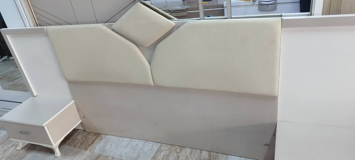 غرفة سلايت 5 قطع مع دوشك
السعر 300
 للاستفسار ***********
