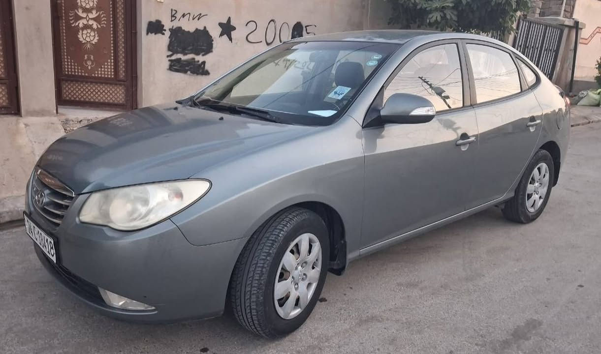 🚗 للبيع | هيونداي إلنترا 2011
🔹 اللون: نفطي

🔹 المحرك: 1600، ما مفتوح

🔹 الكير: عادي

🔹 الممشى: 261 ألف كم

🔹 السنوية: مجددة لغاية 2028

🔹 السيارة باسمي وشرط التحويل

🔹 أوراقها كاملة والتحويل فوري

🔹 التواير الأربعة جديدة

🔹 التبريد ثلج

🔹 السيارة جاهزة

الملاحظات:

باب السايق بيه علّة باردة.

السقف بيه شبر مكحول.

باب الراكب بيه صبغ لحد المصطرة.

صفراية الكير للغيار الثالث (3) رايحة.

💰 السعر: 100 ورقة، قابل للتفاوض .

📞 للاستفسار: ***********
