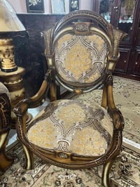 تخم قنفات للبيع معه طبلات و ميز تلفزيون و بوفية 07711119767 يحتوي على ...