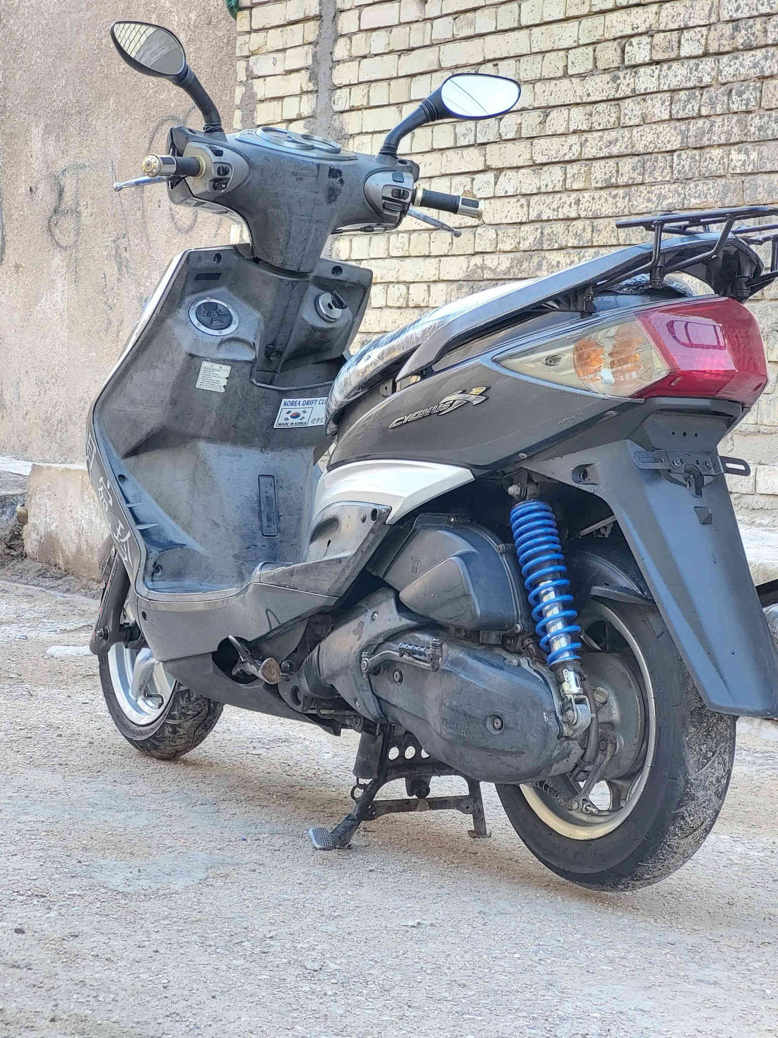 السلام عليكم  دراجه سكنس نوزل موديل 2009 دراجه كلها بلاديه ختم واحد ويا الماكينه كهربائيات كلها شغاله جيب فيتر وافحص سلف هندر العنوان مدينه الصدر تقاطع العوره استفسار على هذا الرقم***********
