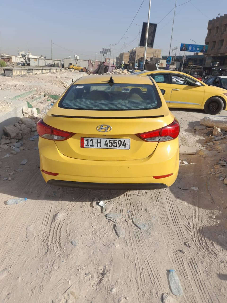 لنترا مديل ٢٠١٦ وارد مريكي مكينه ١٨٠٠ دوش حاويه شدها ممفتوحه 
حادثها جاملغ أمامي بدون داخل 
رقم بغداد بسمي نكليزي 
مكاني بابل ***********
سعر ١٠٧ بها مجال
