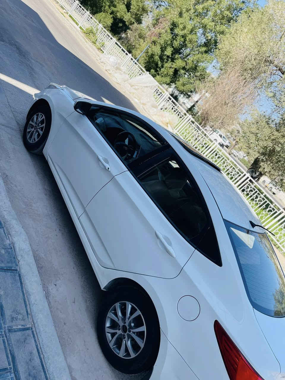 السلام عليكم اكسنت للبيع (بدون مراوس) موديل 2016 خليجي بلو  فول مواصفات ماشية ٤٥ كيلو حقيقي و مكفولة كفالة عامة عدا شبر بل قبق الجنطة يعني مو كامل ربعة علة كد شبر اثر شخط بدون ضربة قوية وبدون حادث رقم بغداد مشروع وطني وبسمنة تحويل ثاني يوم ماكو اي شكال (علما ان السيارة صارلهة عدنة تقريبا (٥) سنوات علة ايدنة وبسمنة استخدام شخصي
مواصفات السيارة
(1) ماشية (٤٥) كيلو حقيقي
(2) سلايت فتحة شغال+ تحكمات ستيرن
(3) شاشة كبيرة+ اشاير بل مري+ اربعة دسك
(4) مكينة ١٦٠٠ دوش ١٠٠/١٠٠+ تجاوي
(3) كير درجة اولى+ ويل كب
(5) صدر وتبريد وتدفئة مكفولات
(6) ميكانيكيات وكهربائيات وحدادية ١٠٠/١٠٠
(7) تخم تايرات جدد+ داخل غرفة جديدة
(8) السيارة جاهزة مابيها اي نقص
(9) السعر ( ١١٠ ) ورقة وبيها مجال
(10) المكان بغداد الكرخ للاستفسار  ***********
