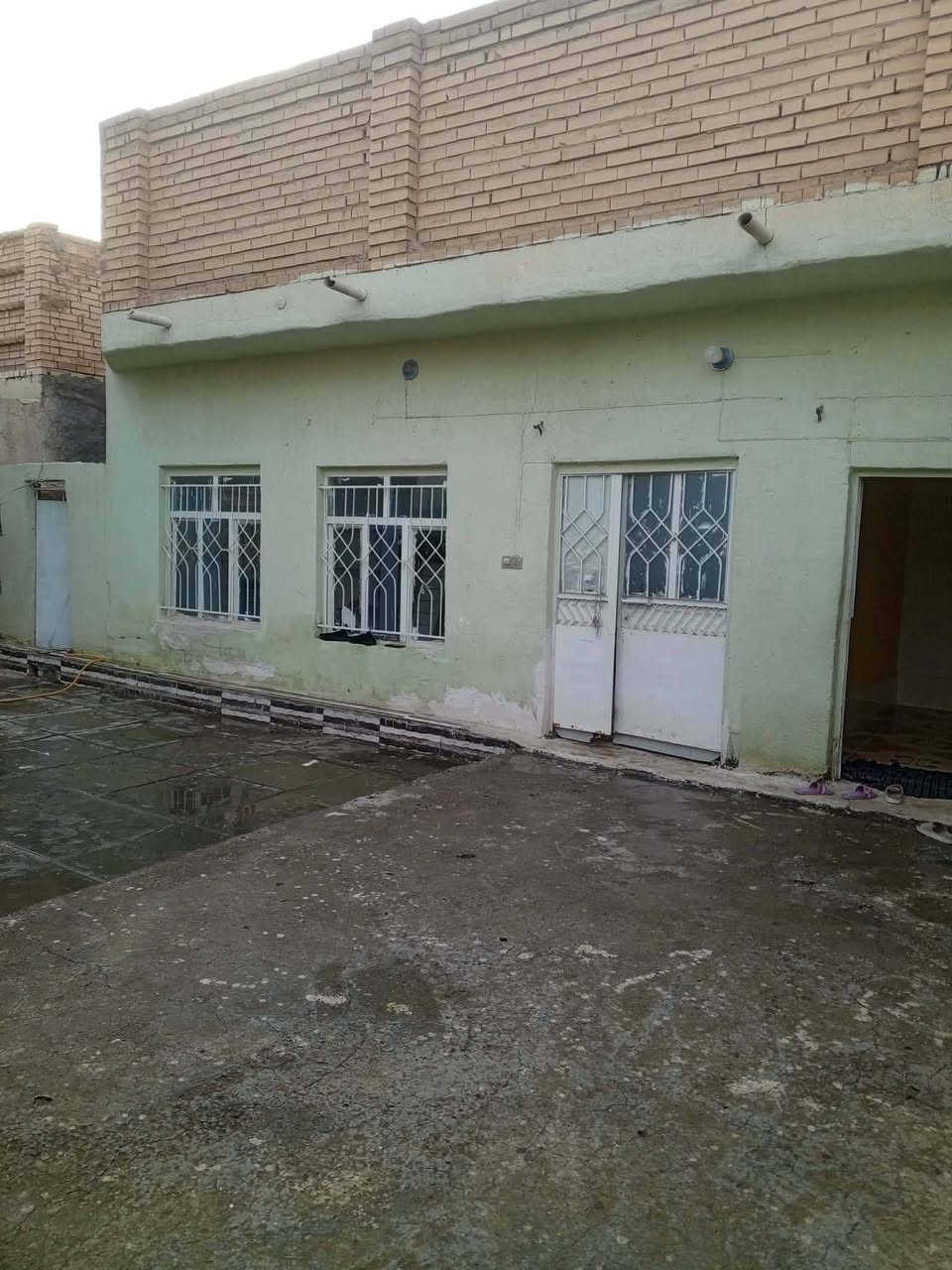 دار للبيع – الطربوشية 🏡 ━━━━━━━━━━━━━━━━━━
📍 الموقع: قرب حسينية الشهداء
📏 المساحة: 275 متر
🛣️ الشارع: صب
⚡ الخدمات: كاملة
🏠 مواصفات الدار: 🔹 غرفتا نوم
🔹 صالة استقبال
🔹 مطبخ
🔹 مجمعات صحية
💰 السعر: 58 مليون دينار ✅ يوجد مجال بسيط بالسعر
📞 للاستفسار والاتصال: ***********
📢 ملاحظة: إذا عندك دار للبيع أو أرض زراعية اتصل بنا أو راسل الصفحة.
🏘️ ادخل على الصفحة موجودة اكثر من دار  معروضة للبيع في جميع الأحياء السكنية وبأسعار ومساحات مختلفة.
📞 أرقام التواصل موجودة داخل المنشورات. مراسلة وتساب ماسنجر
