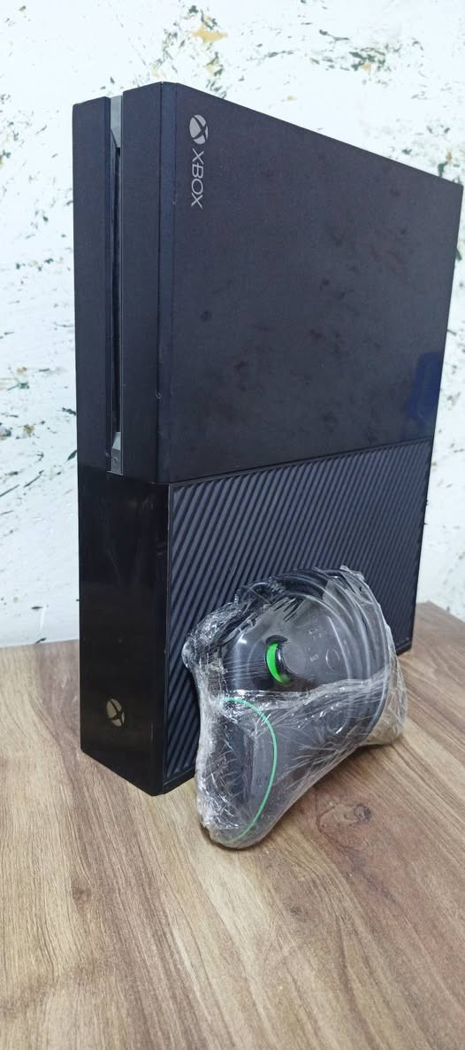 بليستيشن 4 سلم اونلاين 13.2
‏
‏كامل ملحقاته الاصلية مع الكارتون 
‏
‏لوك استيكر مامفتوح 
‏
‏ذاكرة 1 تيرا 
‏
‏السـعر 225 الف
‏
‏موجود توصيل لكل المحافظات للحجز واتساب *********** او مراسلة الصفحة 
‏________________ 
‏اكس بوكس ون فات 
‏
‏ذاكرة 500GB
‏
‏كامل ملحقاتة الاصلية ضمان اسبوع كامل 
‏
‏تجي وياه جوستك سيريس اس
‏
‏السـعر 140 الف 
‏_____
‏اكس بوكس ون 
‏
‏ذاكرة 500GB 
‏
‏كامل ملحقات ضمان اسبوع كامل 
‏
‏تجي وياه جوستك تجاري 
‏
‏السـعر 125 الف 
‏_____
‏اكس بوكس اورجنال 
‏
‏مهكر ذاكرة 100GB 
‏
‏منصب بي 60 لعبة تقريباً من اقوى الالعاب 
‏
‏كامل ملحقاتة 
‏
‏السـعر 75 الف 
‏
‏يتوفر توصيل لكل المحافظات للحجز والاستفسار مراسلة الصفحة او واتساب ***********
