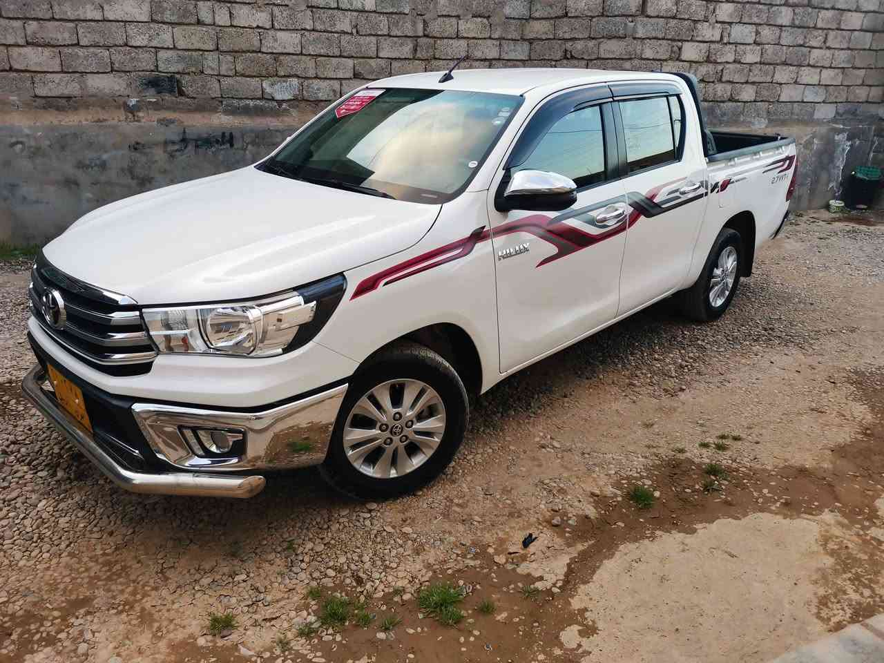 سلام عليكم ورحمة الله وبركاته عندي مرزي٢٠٢١ السياره جديده مال جناي ما تصرف عليه أربع رقم شمالي أربيل ملاحضه السياره بيه فقط باب السايق شويه بيه بارد باقي السياره ما بيه اي شي السعر ٢٥٥ وبيه مجال الطيبين رقم ***********
