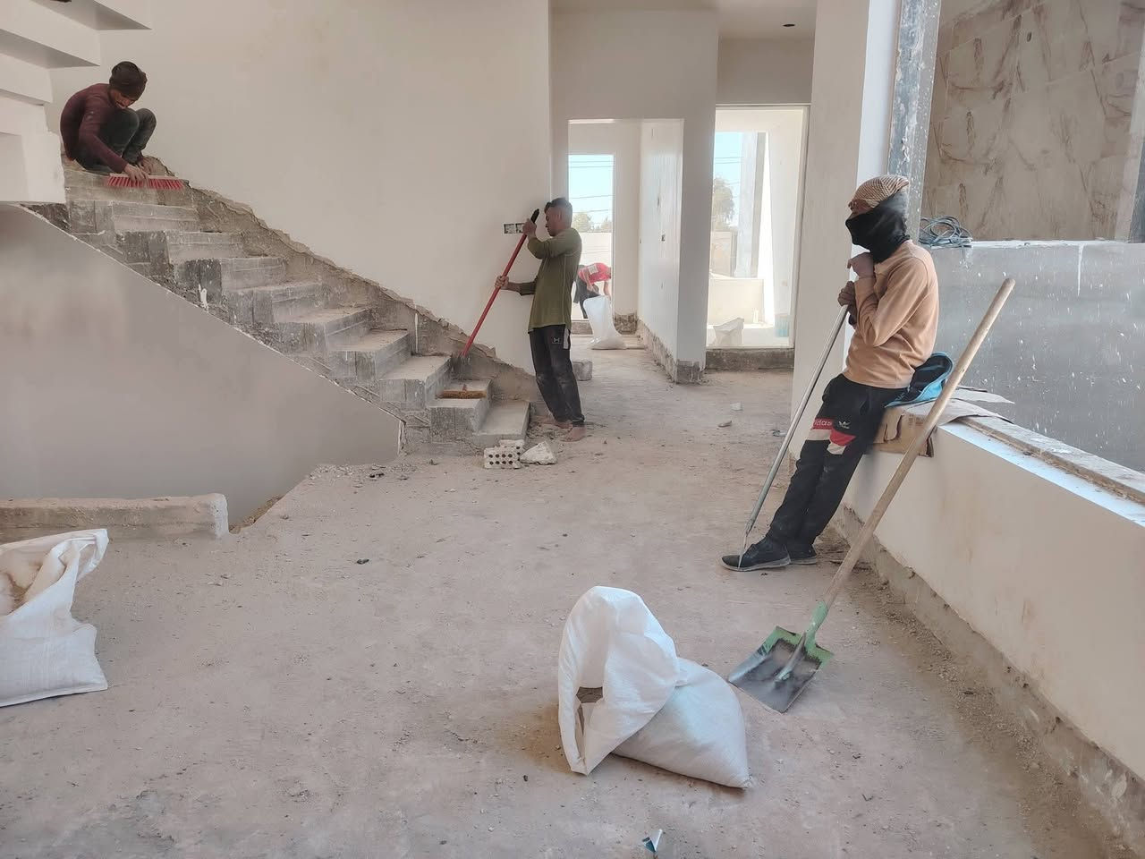 سلام عليكم  /  يوجد كادر عمل جاهز /  تصعيد مواد /  تنضيف بيوت /  تفليش /  تكشيط /  دفن نهري /  شقلنه ليل ونهار /  ومعداتنه جاهزه  ومالك دخل بكلشي تأخذ شقل جاهز مني سلمني شقل وتأخذ شقل جاهز / ماعليك بس تصال على رقم /// ***********
