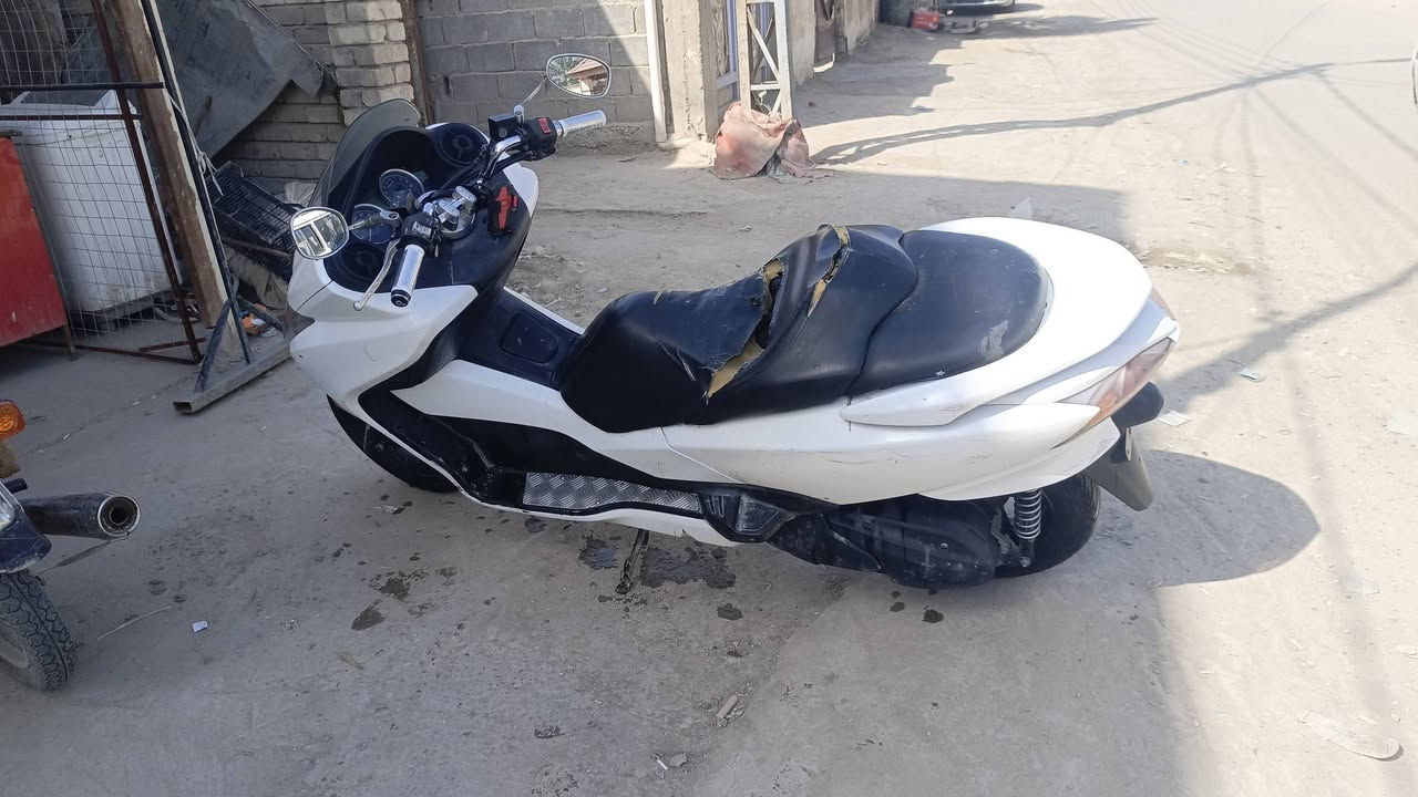 فورزه 010 للبيع مكفوله كفاله عامه محرك ما مفتوح شلعه ومعدل خير من الله دراجه ما متعوبه كلها شغاله الدراجه S7 
ومعروفه مواصفاتها المكان بابل المسيب حي المعلمين 
رقم *********** وبي واتساب السعر مليون و150 وبيها مجال بسيط حك الجيه
