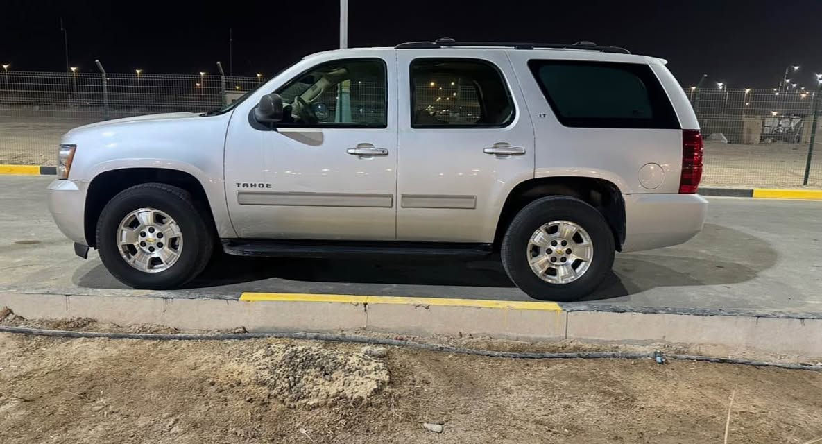 السلام عليكم 
تاهو 2013 للبيع 
خليجي وكاله الغانم 
بيها باب الامام عكس السايق مبدل وبارد بسيط الباقي كفاله 
ماشيه 200km الف
مواصفات LT
مكينه 5300 
السياره جاهزه وجديده مكينه كير حداديه تبريد تخم تاير دواخل كلها جديده ما عايزه شي رقم بصره الجديد (دولي) باسمي سنويه لل2030 مواصفات التاهو معروفه تشغيل عن بعد كشن السائق كهرباء لايت زنون السياره جاهزه ما ناقصه برغي السعر 260
وبيها مجال قليل حق الجيه للاستفسار *********** البصرة, العراق
