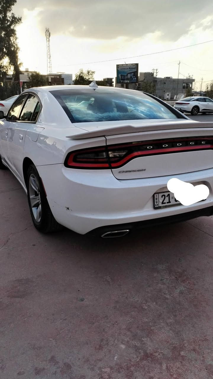 السلام عليكم دوج جارجر للبيع  2017  السيارة اس اس اكس تي مواصفات معروفة السياره تجي بصمة، تشغيل عن بعد، كشنات حضن، ويل كب 18، مكينة 3600،  للاستفسار على الرقم ***********
