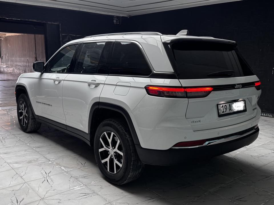 جيب كراند شيروكي لمتدد موديل 24 بدون صبغ فقط خشم الجاملغ فول مواصفات ماعدا البانوراما ماشية 33 كم للاتصال على الرقم ***********
