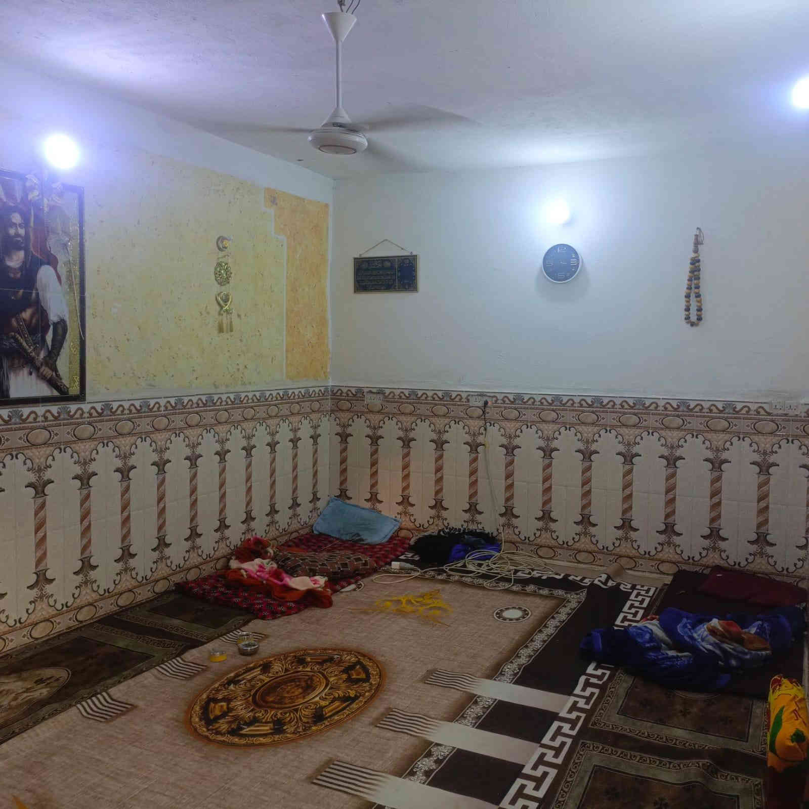 بيت حواسم حي القاهره الاؤله مساحه250استقبال 7/5+ مطبخ 4/5+ صاله 5/7+غرف نوم اثنين 4/5+غرفه 4/7+ ساحه كراج سياره قفله سعر 38 اتصال بي واتساب *********** عمارة, ميسان
