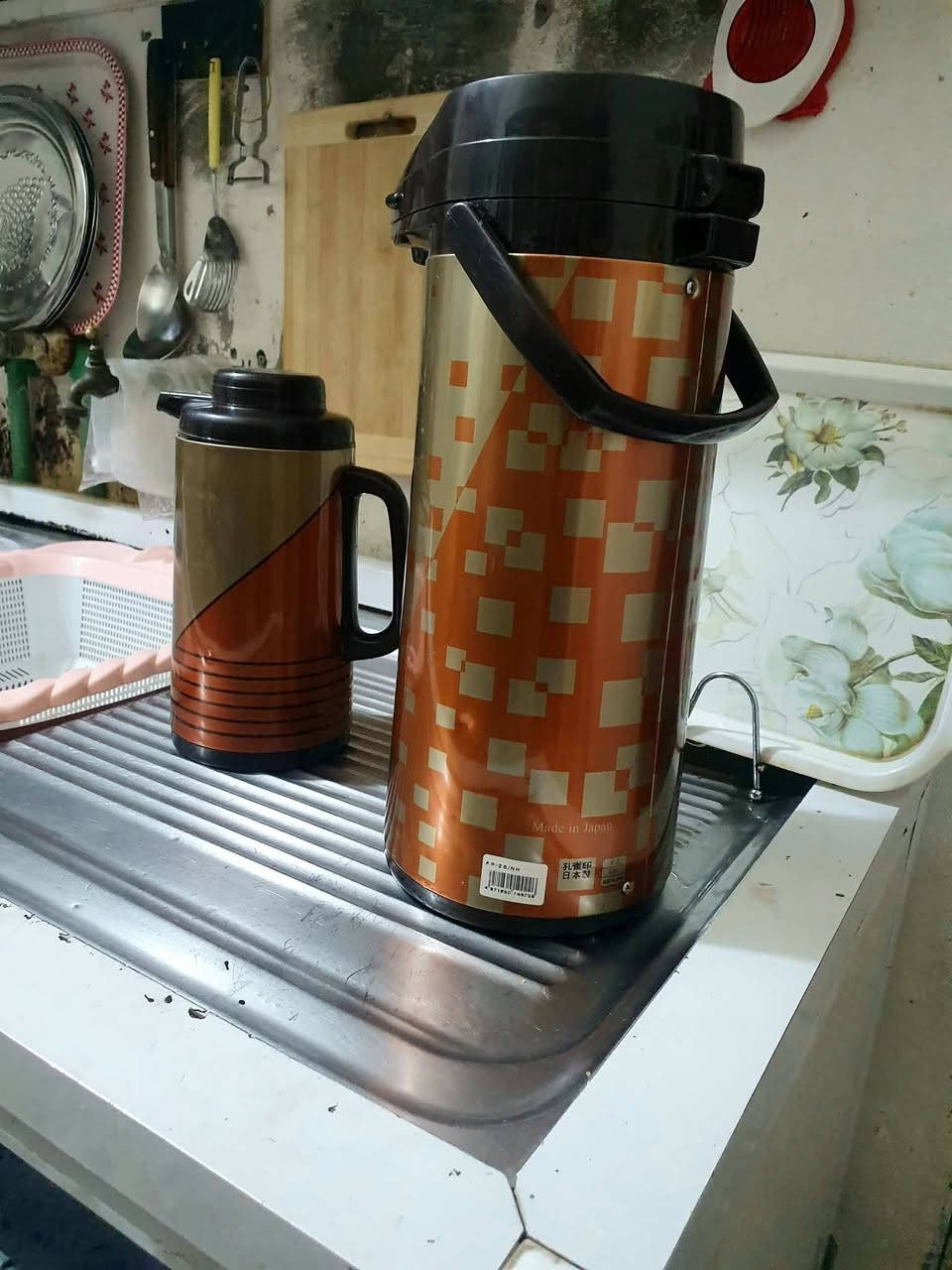 طاووس . لترين ونصف .
ضغط . 
حفظ حرارة لا يضاهى


**إذا كنت صاحب هذا الإعلان وتريد حذفه لأي سبب، رجاءا أرسل رسالة إلى الدعم الفني**