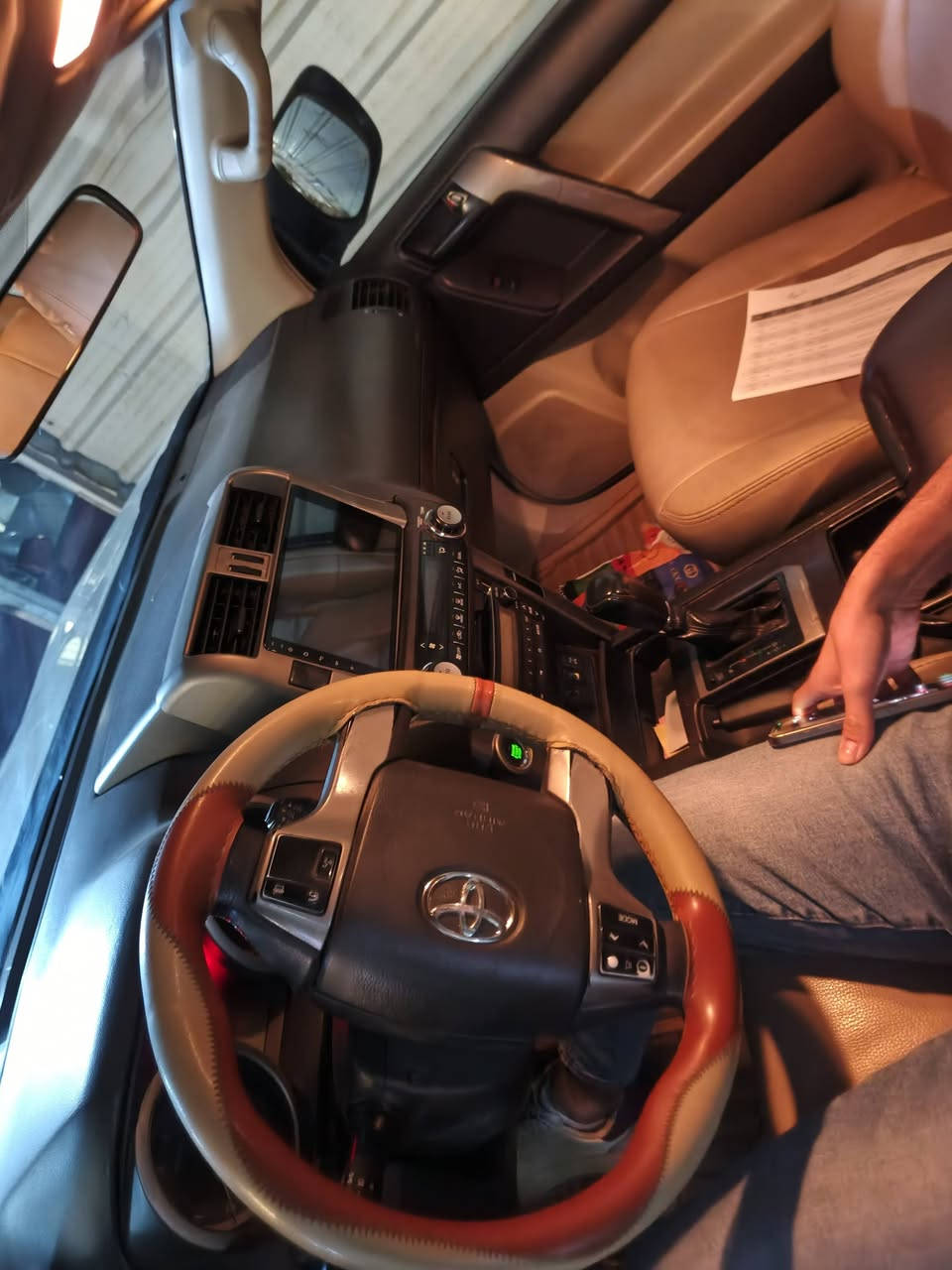 سيارة برادو 2012 Txl كويتي 
6 سلندر السيارة نظيفة من كلشي ومابيها اي ضرر كلين تام 
ماعدا دعامية مصبوغة رش 
مواصفات كاملة فول من كلشي
السعر 275 وبيها مجال 
الاتصال على الرقم *********** ومتوفر ع برامج
